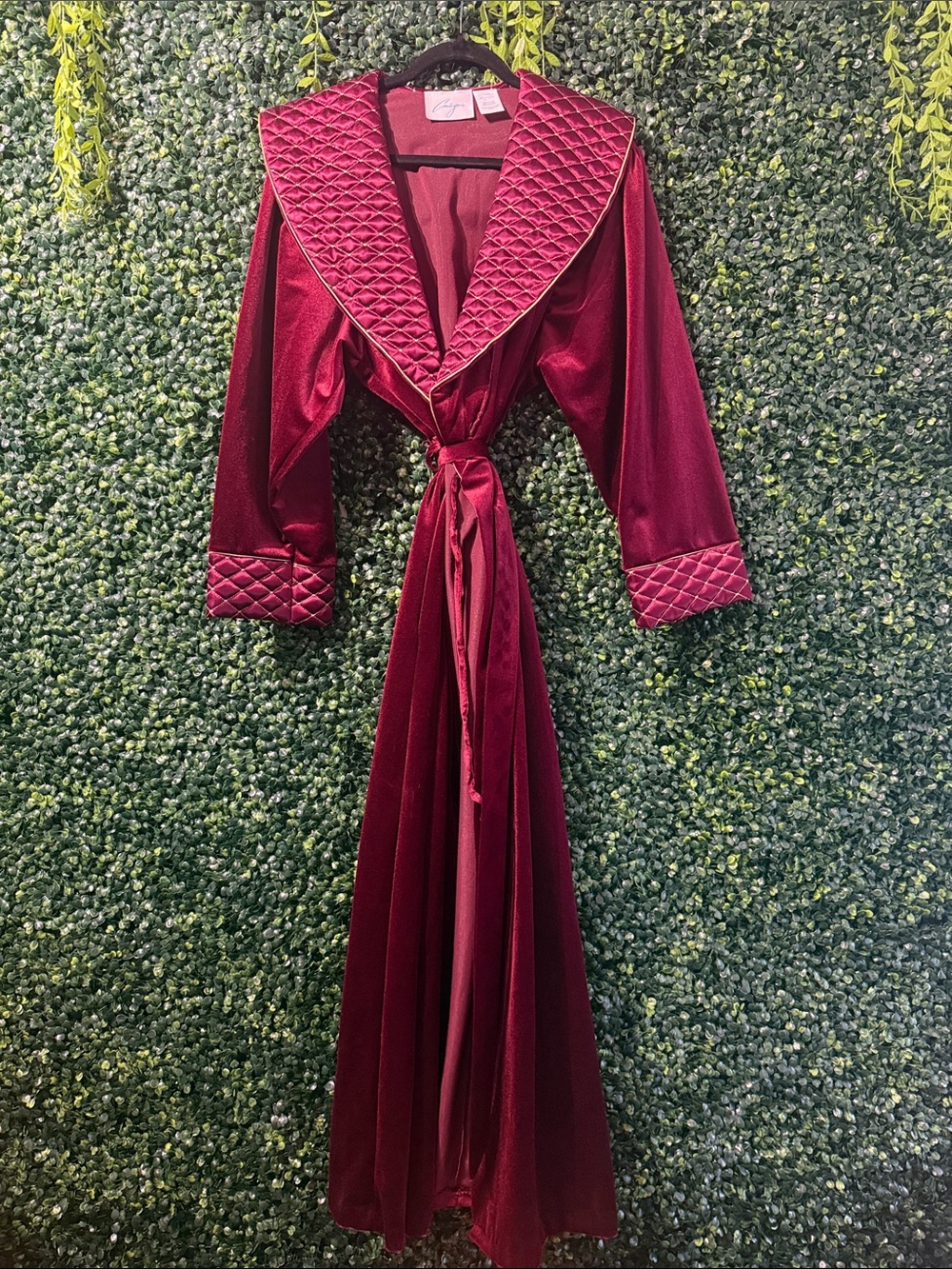Elegant Quilted Collar Velvet Robe - Wine